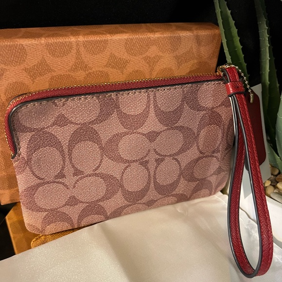 Coach Strawberry Signature Wristlet | NWT |Canvas w/ Box & Dust Bag - Picture 3 of 11